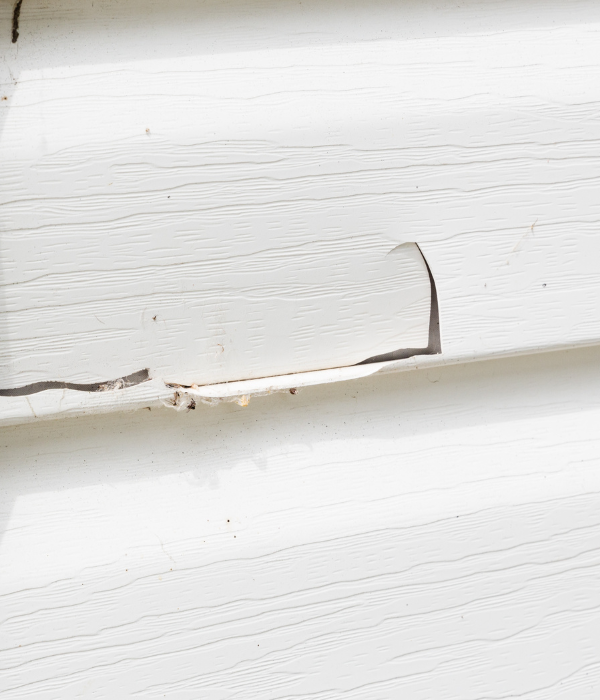 siding repair charlotte nc close-up of cracked siding.